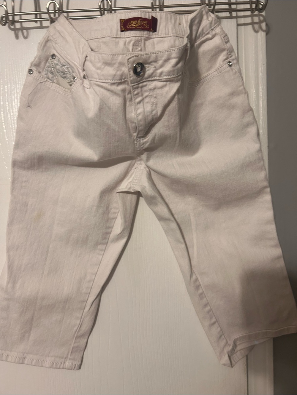 White Cropped Jeans with Embellished Pocket
